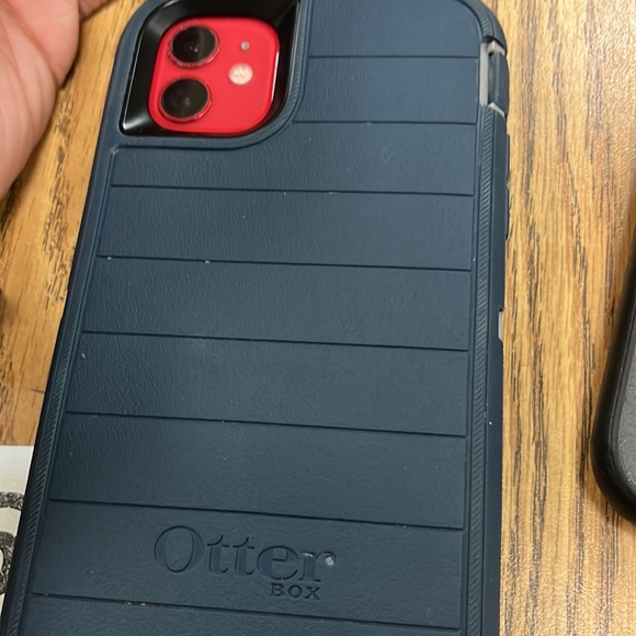 The phone unlocked and I brought a new one I just don’t want this one it works - Picture 2 of 2